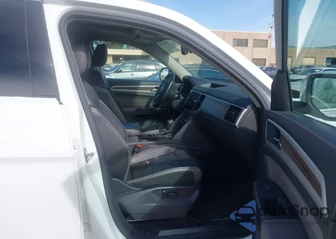 2021 Volkswagen Atlas 3.6L V6 Sel Premium z USA, uszkodzony, nr VIN 1V2TR2CA0MC571591